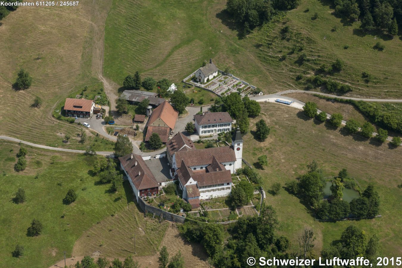 Ehemaliges Benediktiner-Kloster Beinwil (SO); Position: 2'611'195.46, 1'245'746.11 - Das Kloster wird seit 2019 als byzantinisch-orthodoxes Kloster genutzt. Es leben 4 Mönche darin. Die Klosterkirche wird von der röm.-kathol. Kirchgemeinde Beinwil genutzt.
